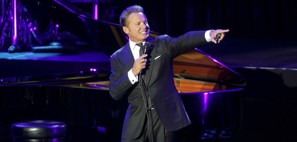 Luis Miguel se mostró junto a su nueva pareja: sorprendió con su radical cambio de look