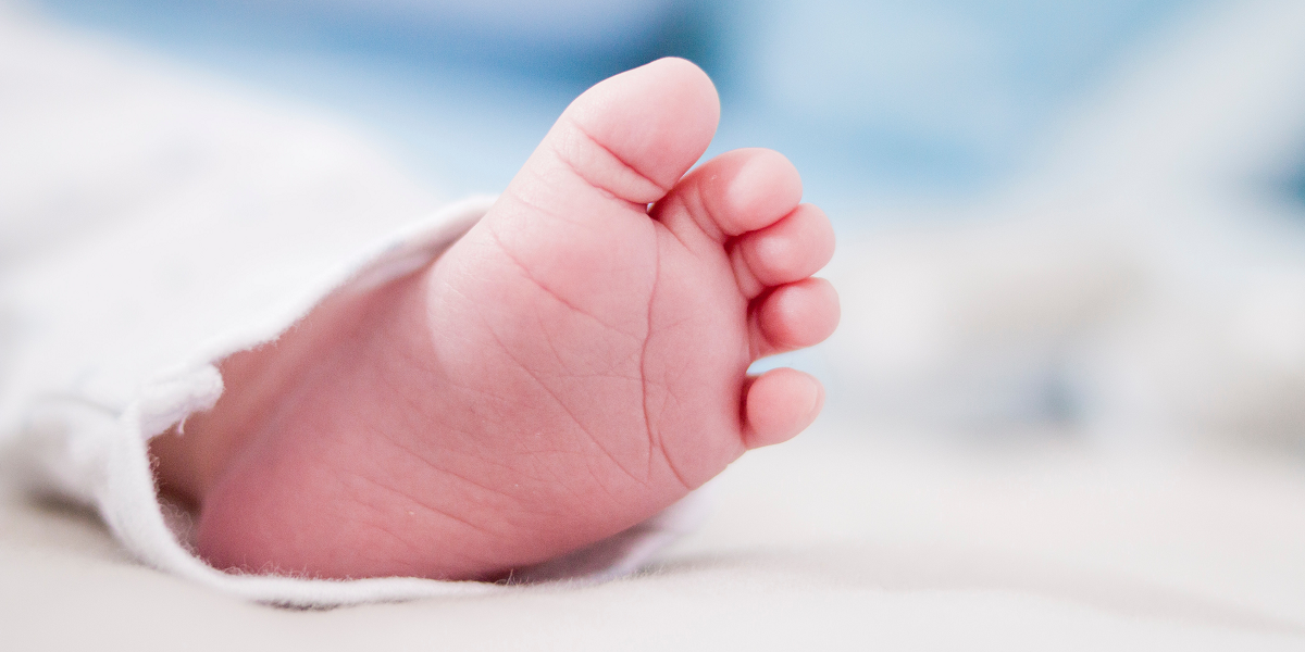 Condenan a hombre que golpeó y dejó con daño neurológico a su hija de 2 meses en Chillán