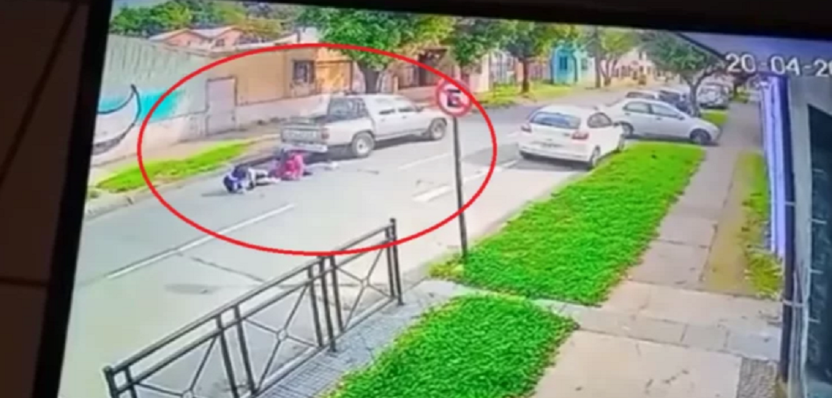 Captan a conductor escapando tras atropellar a dos estudiantes en Temuco