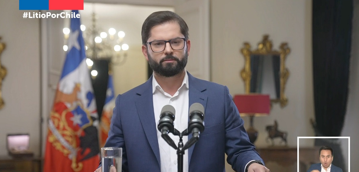 Boric y plan nacional del litio: anunció empresa estatal, explotación de salares y valor agregado