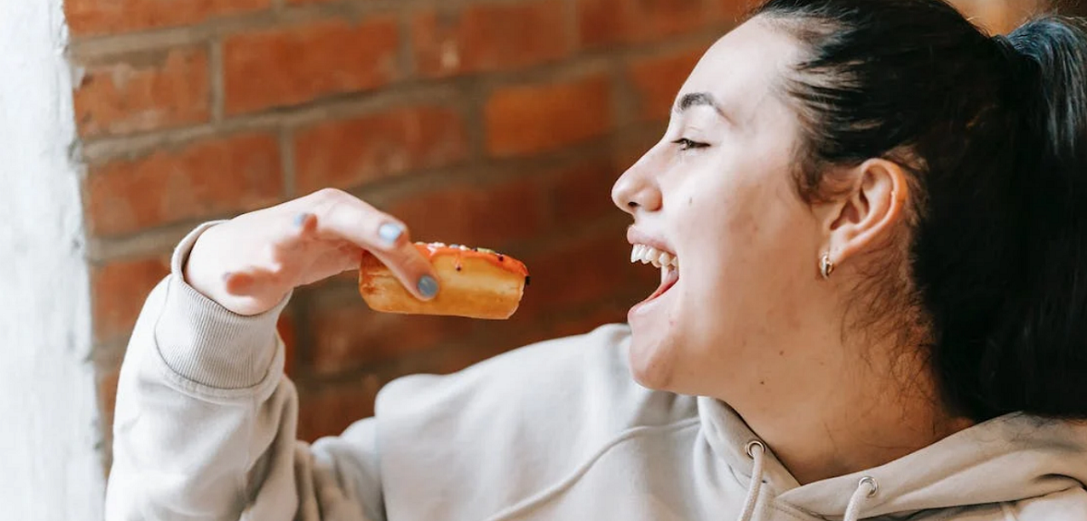 ¿Cómo alteran el cerebro los alimentos altos en grasa y azúcar?