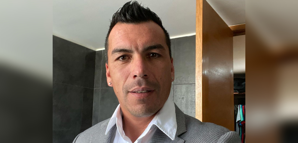 Esteban Paredes celebró hito en su carrera profesional: sacó diplomado en Dirección Deportiva