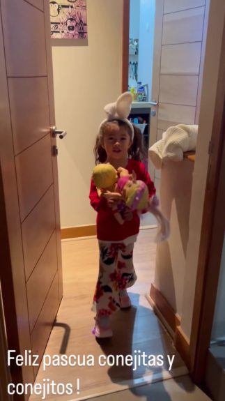 De Simón Oliveros a Carla Jara: así los famosos buscaron los huevitos de Pascua con sus hijos 