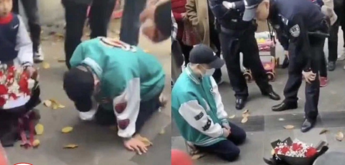 Desesperado hombre chino estuvo 21 horas de rodillas rogándole a su ex recomponer la relación