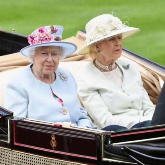 Los cuatro invitados a la coronación de Carlos III que presenciaron la llegada al trono de Isabel II