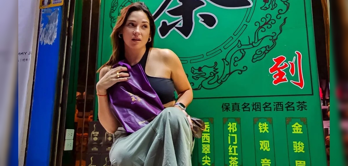 Kel Calderón recibió duras críticas por foto de comida en viaje a Shangai: 