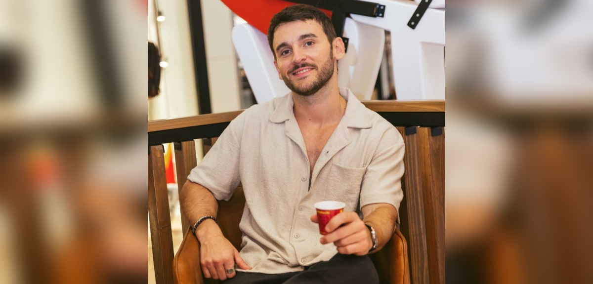 Tomás González sorprendió a seguidores al posar totalmente desnudo para conocida revista