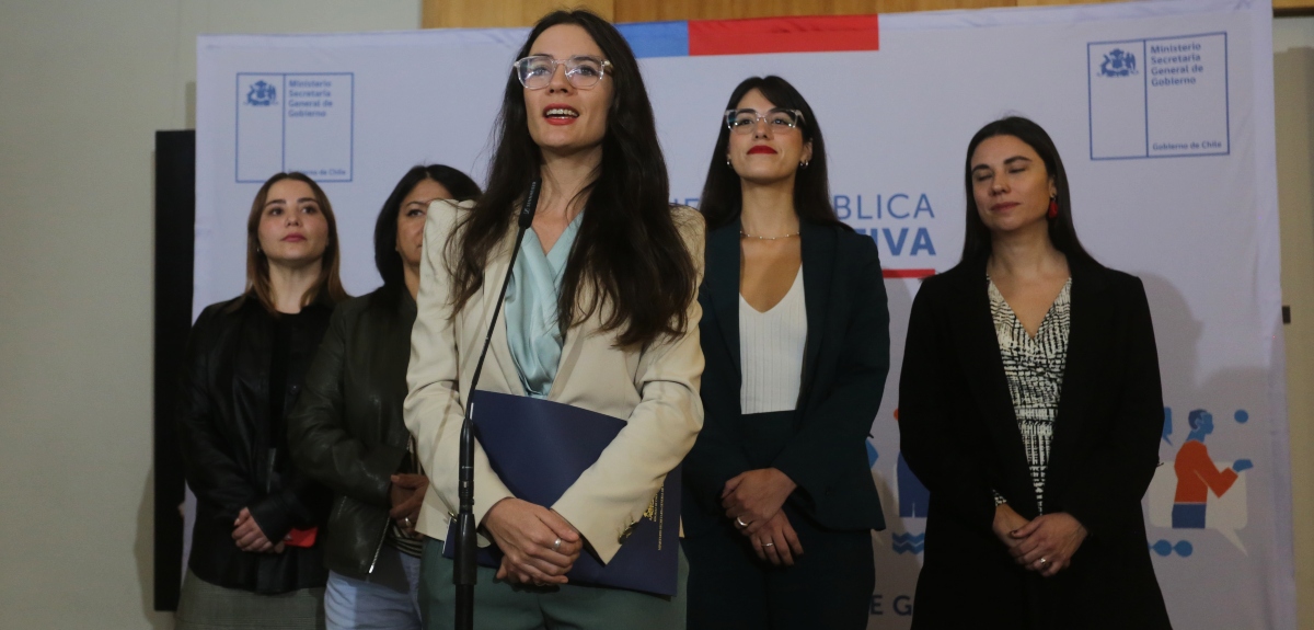 Camila Vallejo responde a críticas de las isapres: 