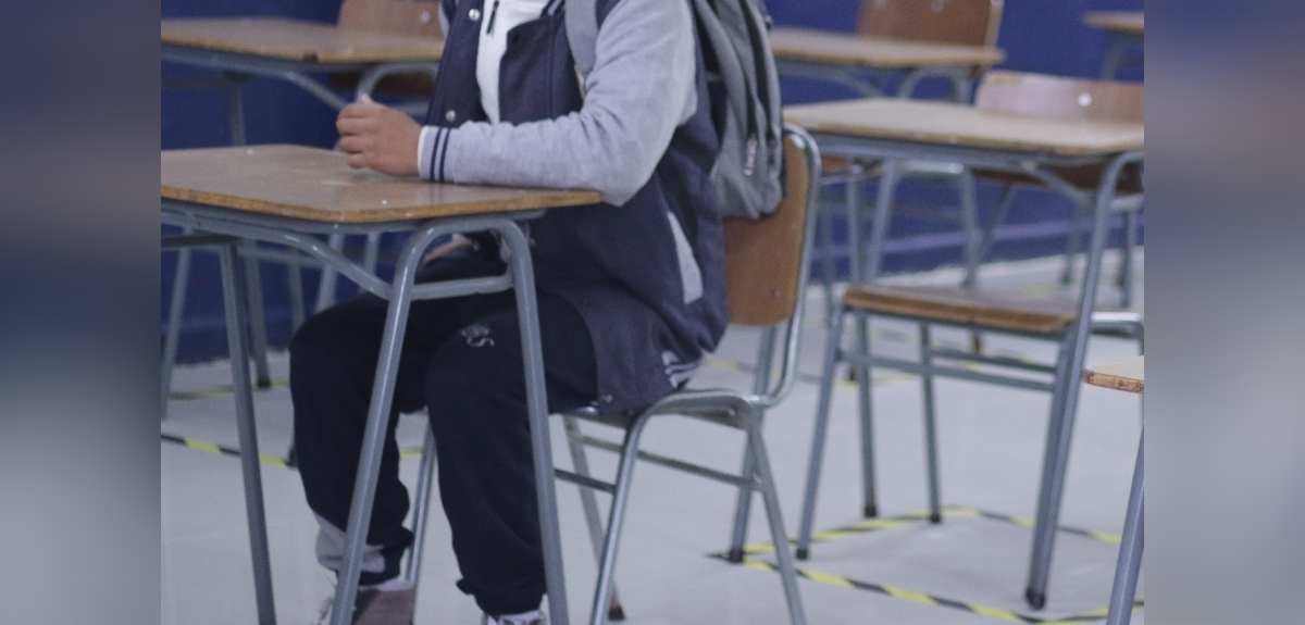 Alumno de 14 años fue detenido tras disparar al interior de liceo de Pudahuel: guardaba armas y droga