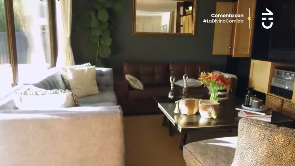 Eduardo de la Iglesia presentó su nueva y bella casa en La Divina Comida: mostró reliquia de 1978