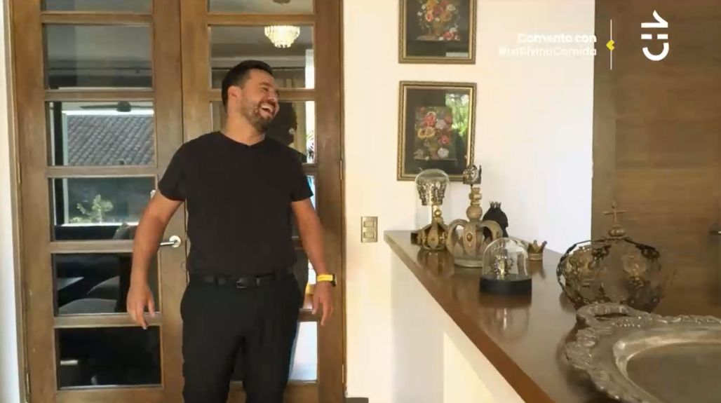 Eduardo de la Iglesia presentó su nueva y bella casa en La Divina Comida: mostró reliquia de 1978