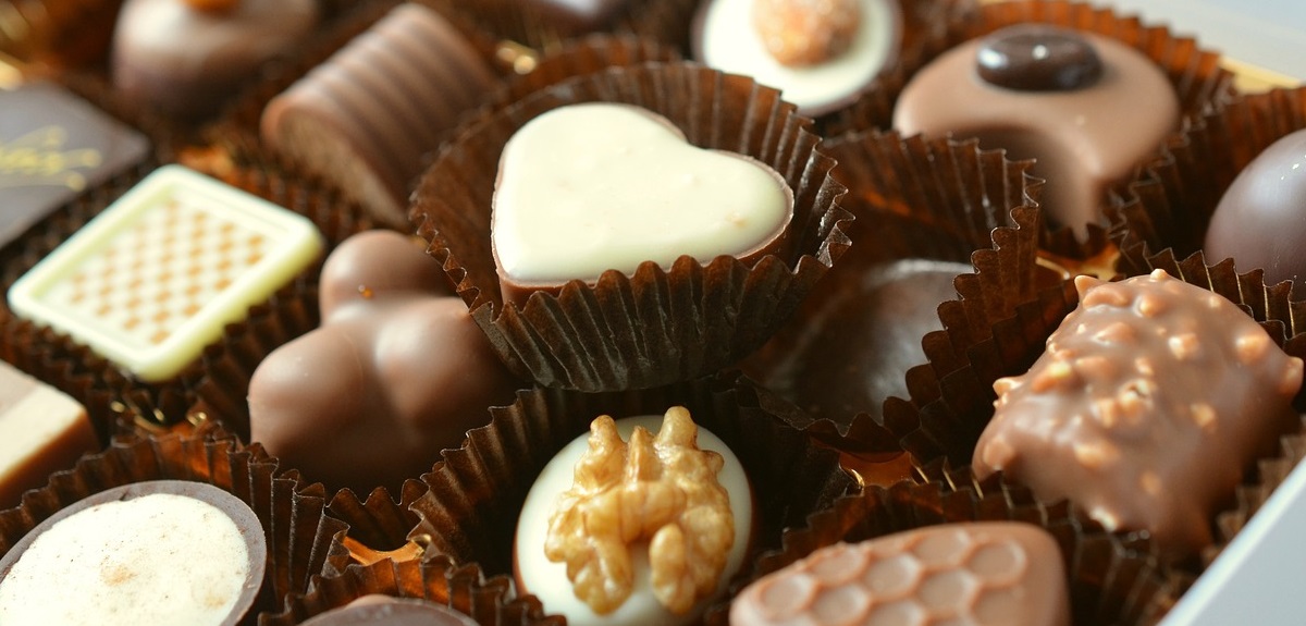 Mujer murió tras comer chocolates enviados anónimamente: exnovia de su pareja la habría envenenado