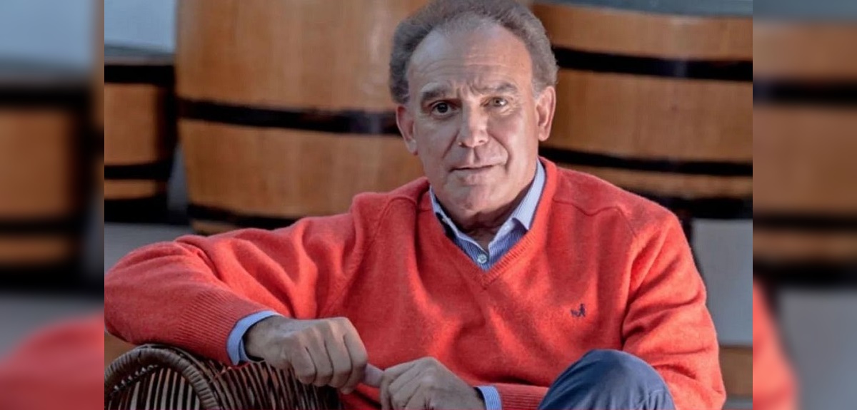 Actualizan condición de salud de César Antonio Santis a tres semanas de su hospitalización