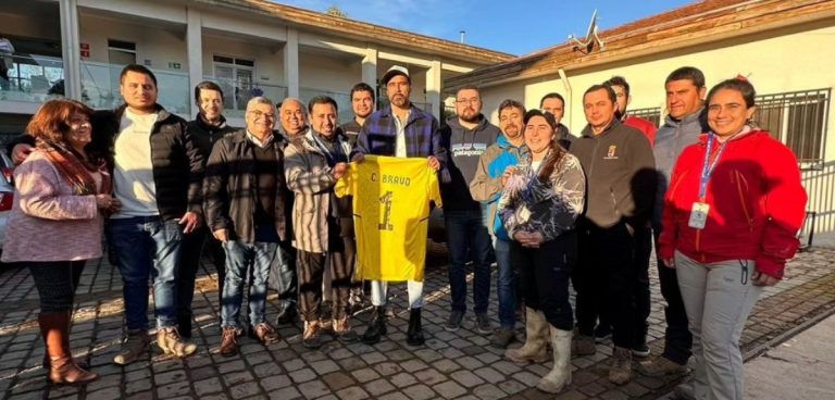 Claudio Bravo visitó a damnificados de Placilla: se comprometió a ayudar a afectados por temporal