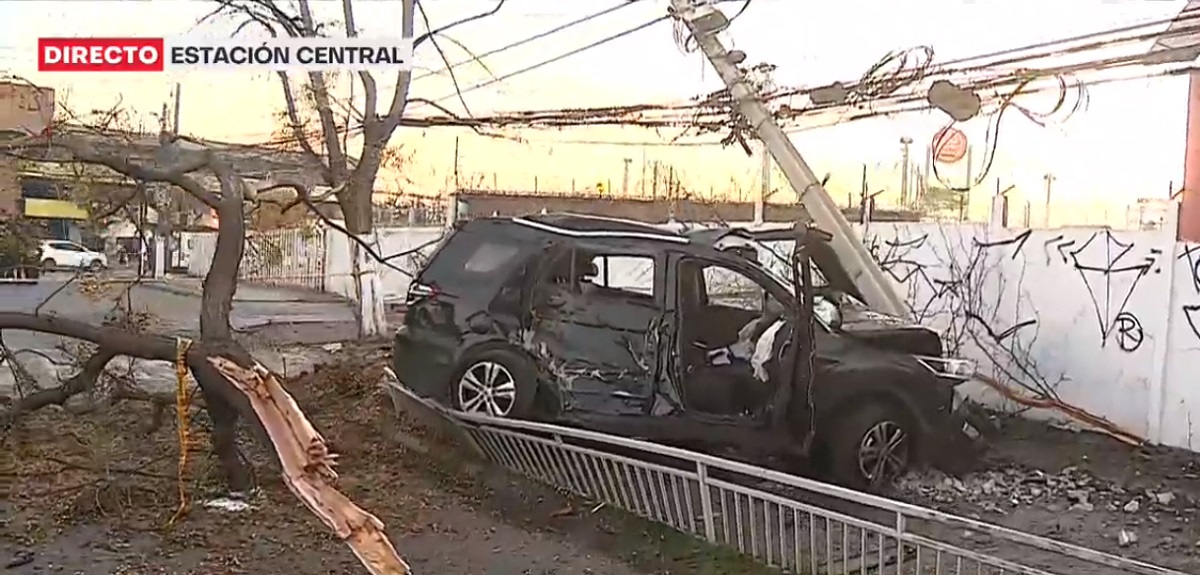 Chofer ebrio destruyó paradero en Quinta Normal: pidió agua para 