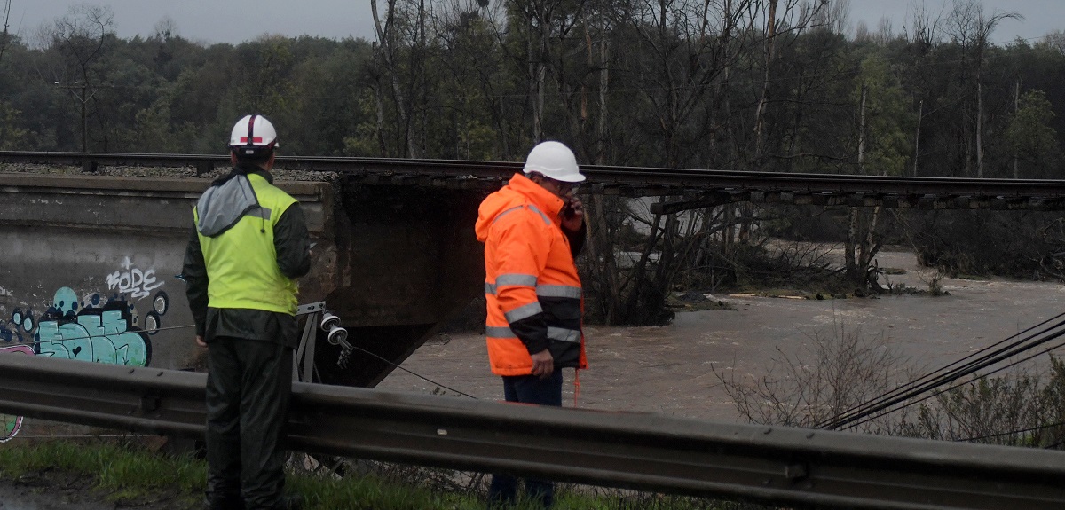 Gobierno confirma desaparición de bombero y otras dos personas en la región del Maule