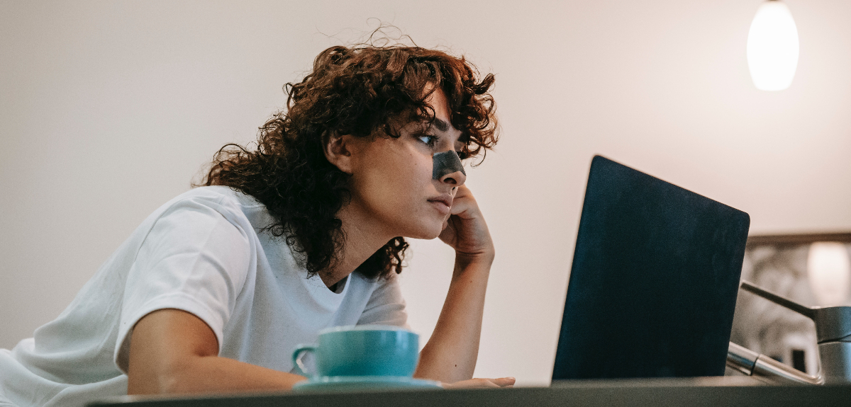 ¿Estudias de noche? Expertos indican qué pasa si no duermes y si es recomendable una siesta