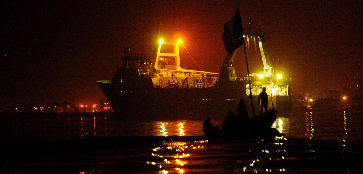 Tragedia en Cochamó: violenta explosión mata a tripulante de embarcación y deja a otro herido