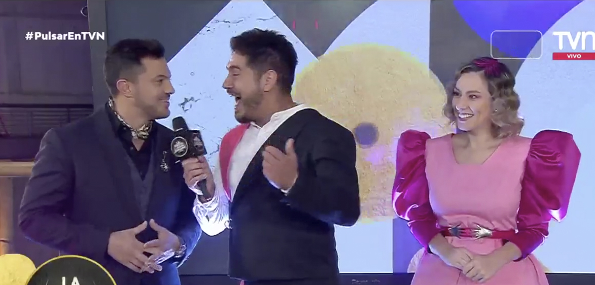 La pregunta sobre Mega que Gino Costa hizo a Simón Oliveros en Pulsar: 