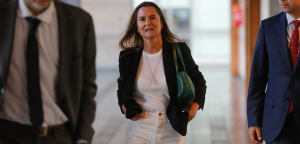 Paulina de Allende-Salazar demanda a Mega tras ser despedida y exige millonaria indemnización.