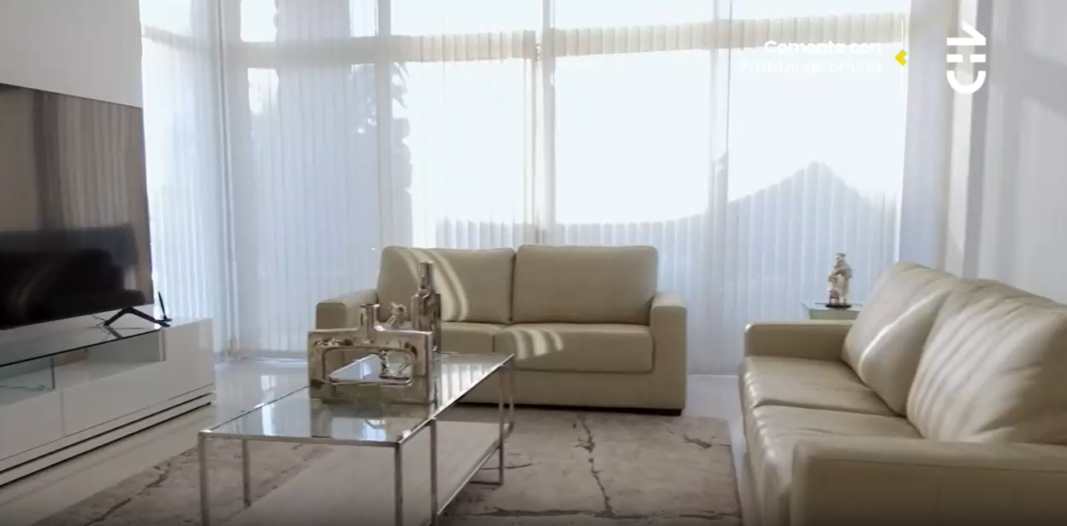 Living en excasa de Arturo Vidal