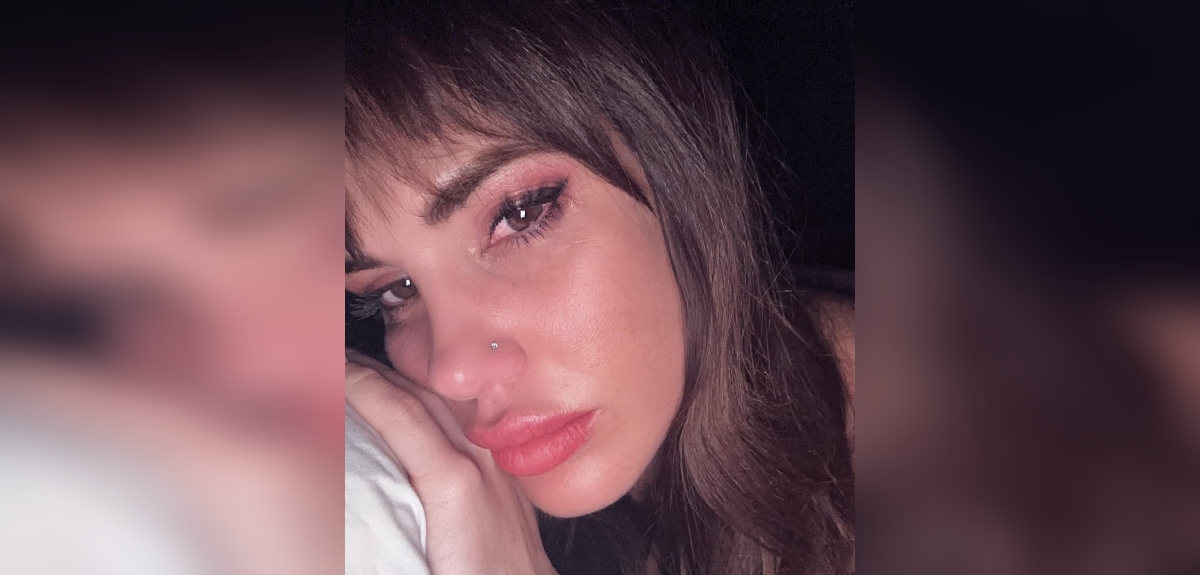 Gala Caldirola llora a un día de dejar Chile junto a su hija: 