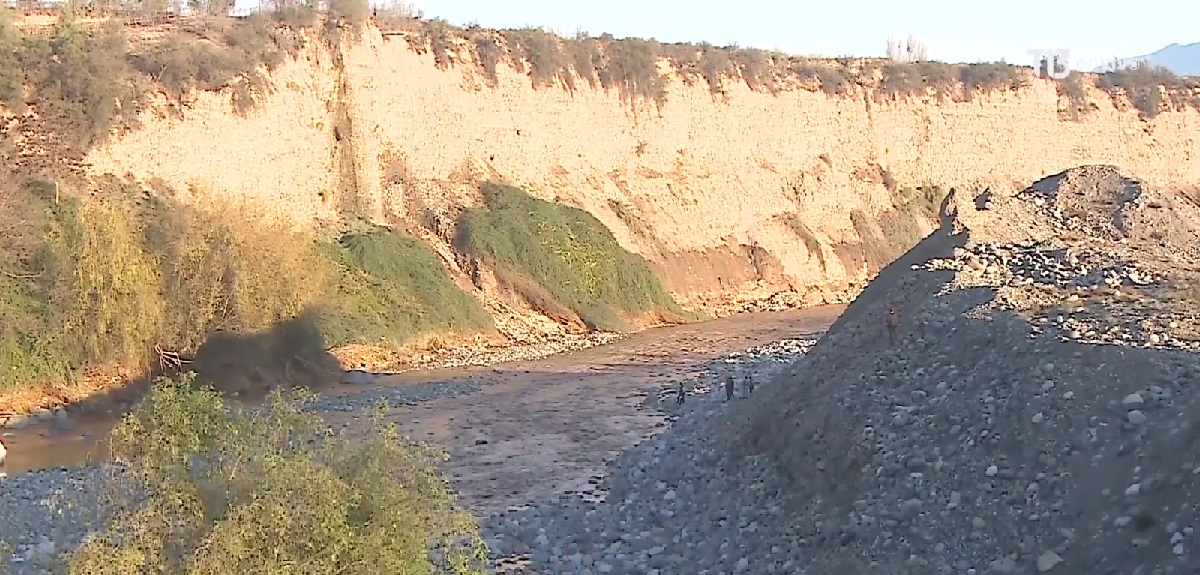 Encuentran parte inferior de un cuerpo humano en la ribera del río Maipo
