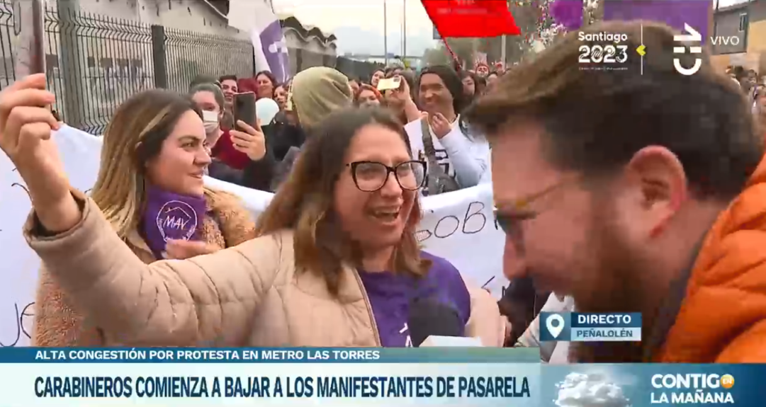 Manifestante sacó risas en matinal de CHV con coqueto comentario: "A todas nos llama la atención"