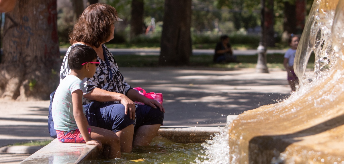 Continúa ola de calor en Santiago: temperaturas inusualmente altas se extenderán por esta semana