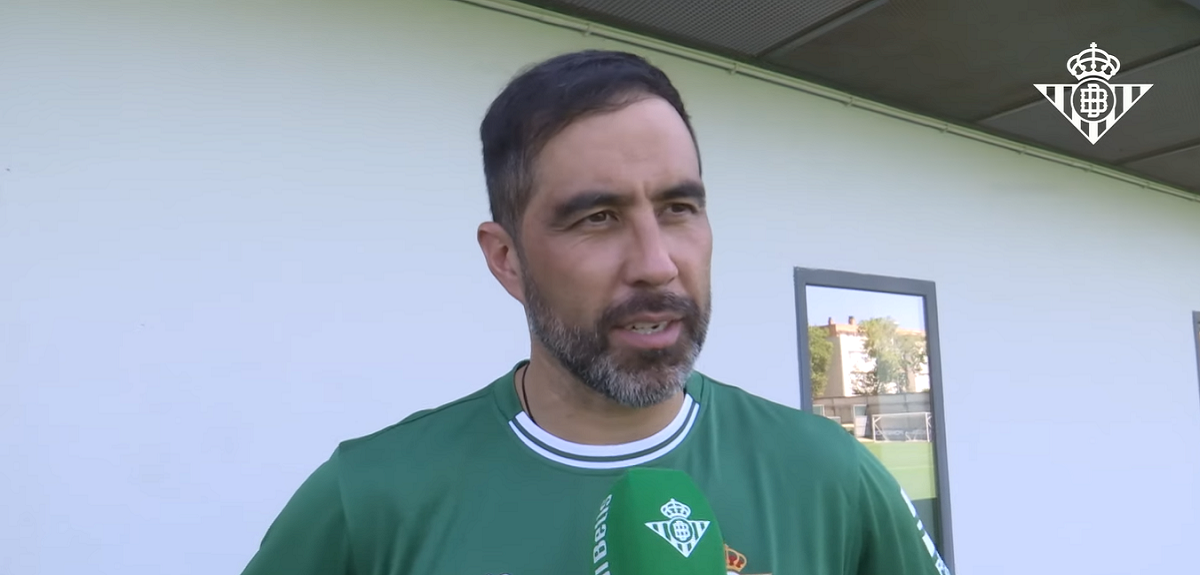 El nuevo rol de Claudio Bravo que lo tiene más feliz que nunca en el Real Betis