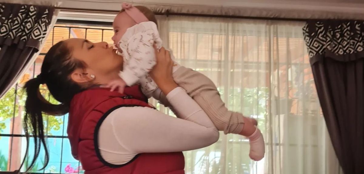 Icha Sobarzo compartió tiernas postales para celebrar los 10 meses de su hija: 