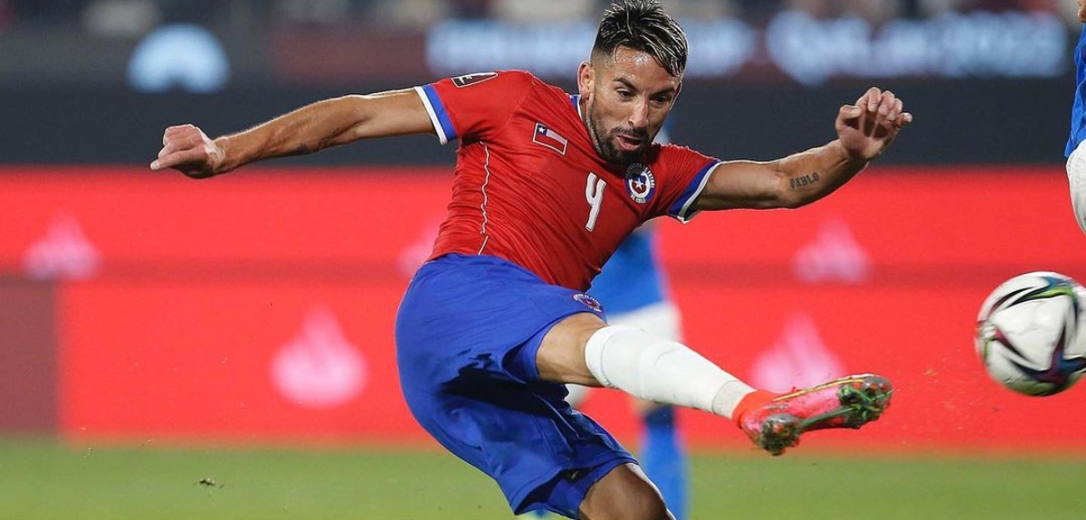 Mauricio Isla firmó contrato con importante club de fútbol argentino hasta diciembre de 2024