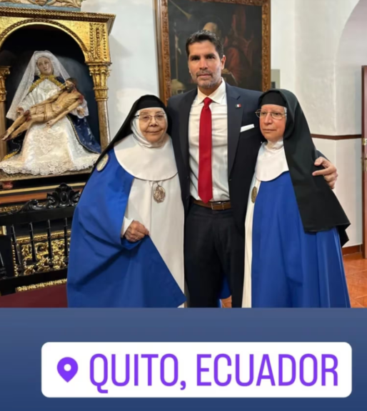 Actor y productor mexicano fue evacuado tras asesinato de candidato presidencial en Ecuador.