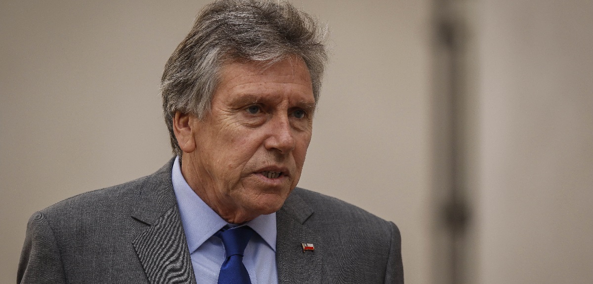 Trasladan de urgencia a Santiago al exsenador y exministro Alberto Espina: sufrió paro cardíaco