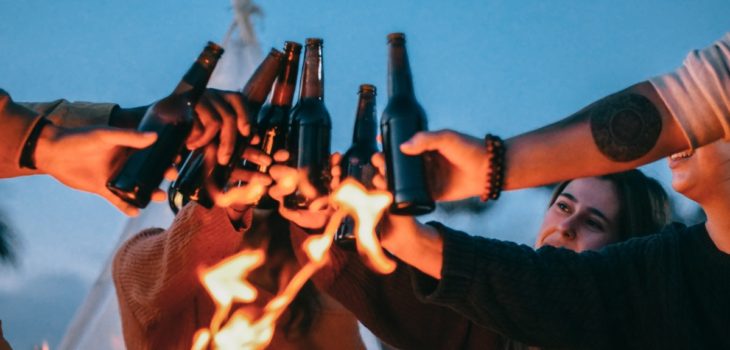 celebrar día de la cerveza