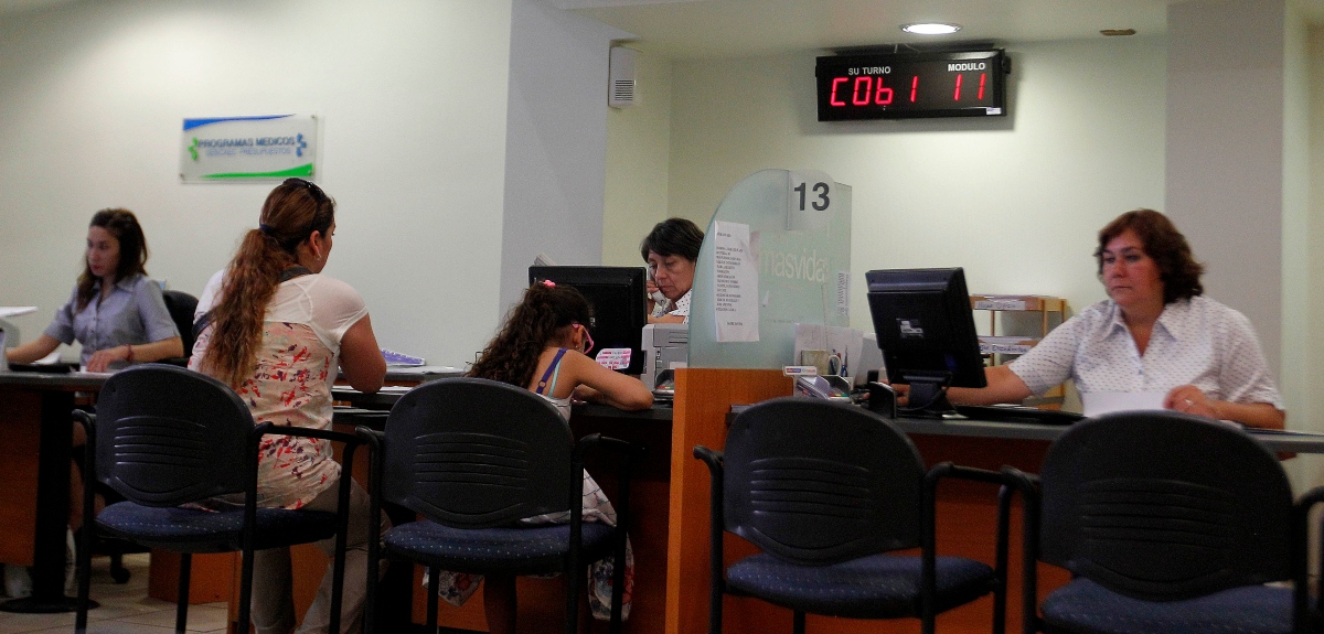 Banmédica y Vida Tres suspenden venta de planes de salud tras fallo de Corte Suprema contra isapres