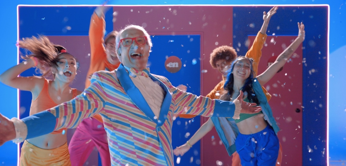 Fernando Alarcón revivió a Pepito TV en nostálgico spot que anuncia vuelta de icónicas golosinas