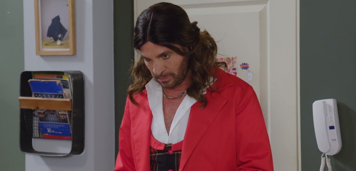 'Casado con hijos': Álvaro Rudolphy regresó a la televisión con curioso personaje y renovado look