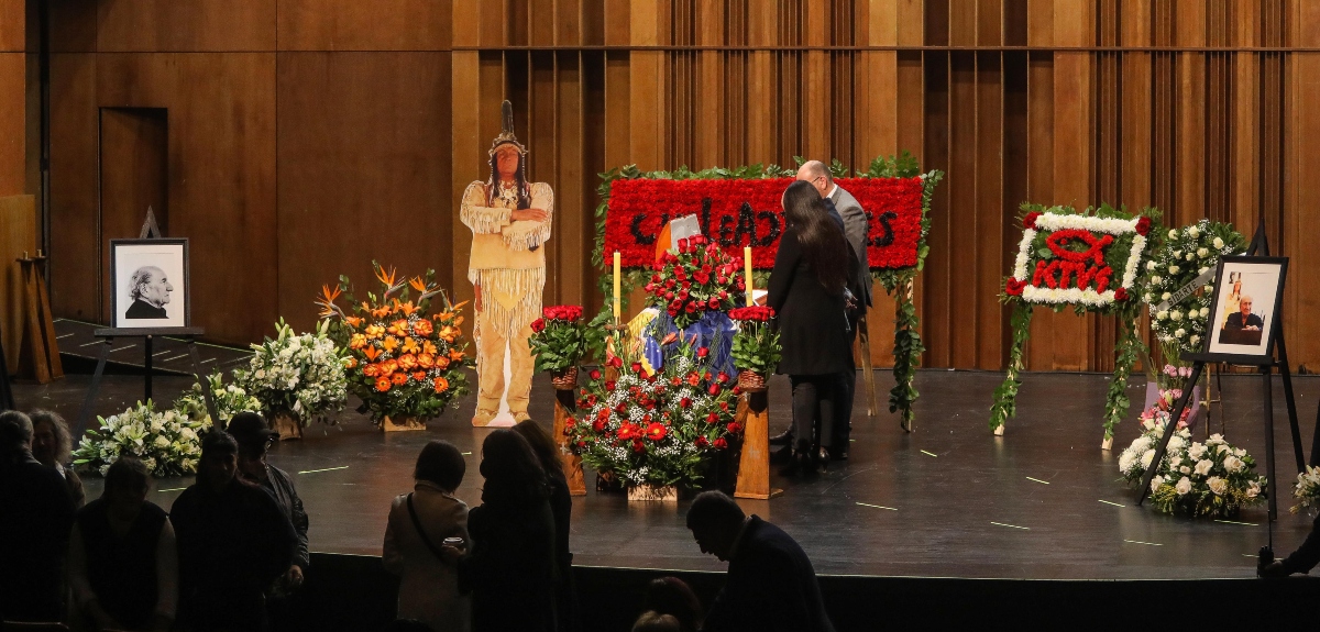 Emotivo velorio de Luis Alarcón: actores y actrices le dan el último adiós en el Teatro Oriente