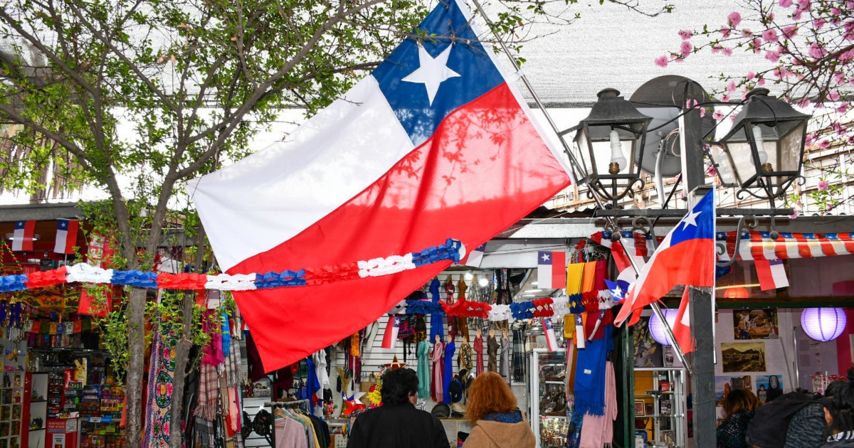 ¿Cuándo se debe poner la bandera en Fiestas Patrias? Esta es la multa por no izarla correctamente