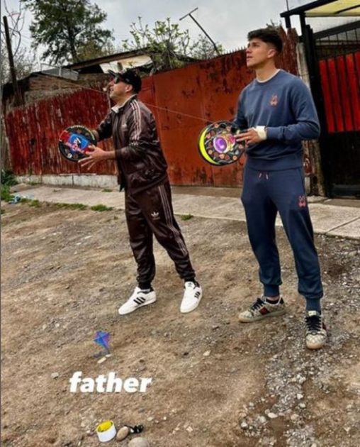 Postal de Damián Pizarro en Fiestas Patrias indignó a hinchas albos: "No entiende"