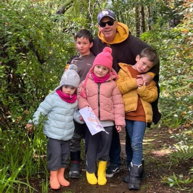 José Miguel Viñuela hijo corte de pelo