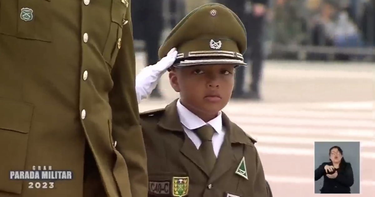 Quién es el pequeño carabinero que desfiló en la Parada Militar y se llevó todas las miradas