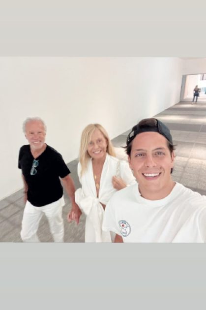 Máximo Menem compartió tierna postal en sus vacaciones: aparecen Cecilia Bolocco y Pepo Daire