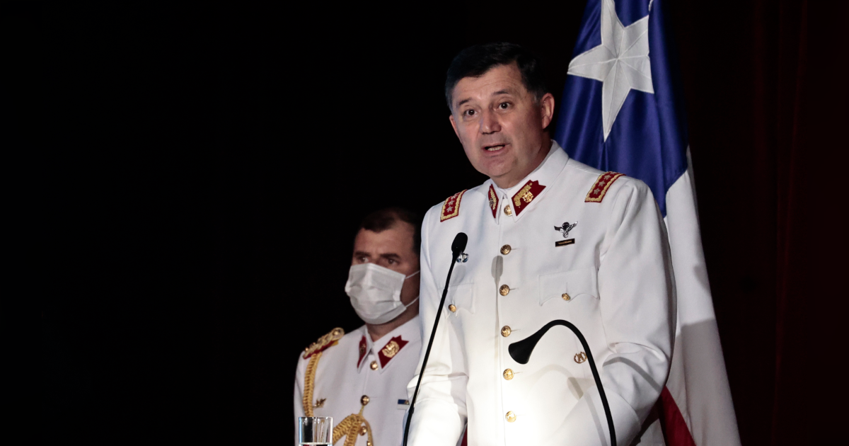 Agreden al general (r) Ricardo Martínez mientras caminaba con su esposa en Las Condes