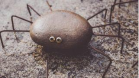 Tres diferentes ideas para adornar la casa en halloween sin usar clavos ni romper paredes