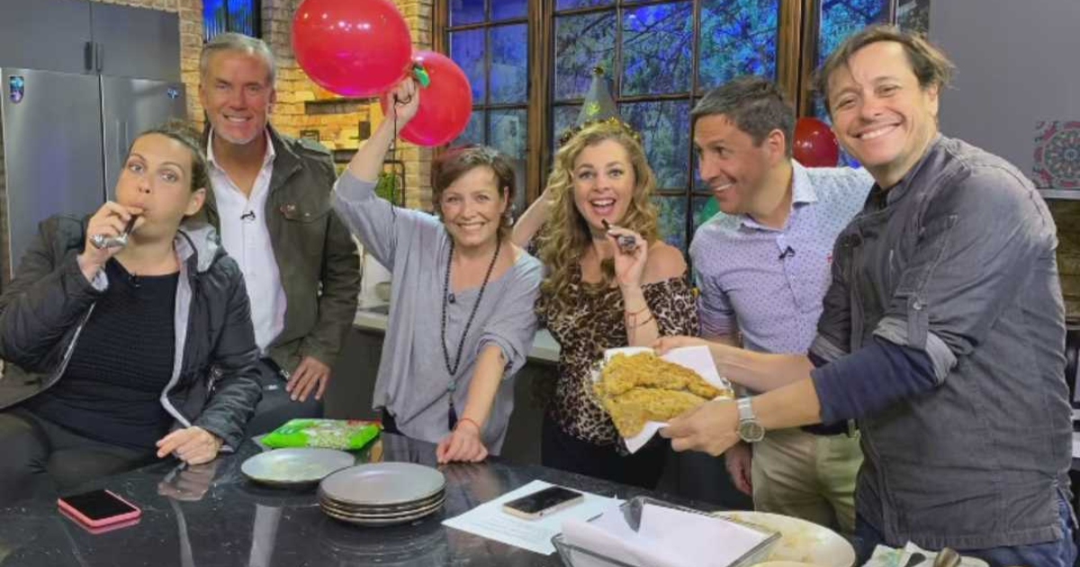 Titi García-Huidobro celebró su cumpleaños en 'Claudia conversa': recibió saludos de su familia