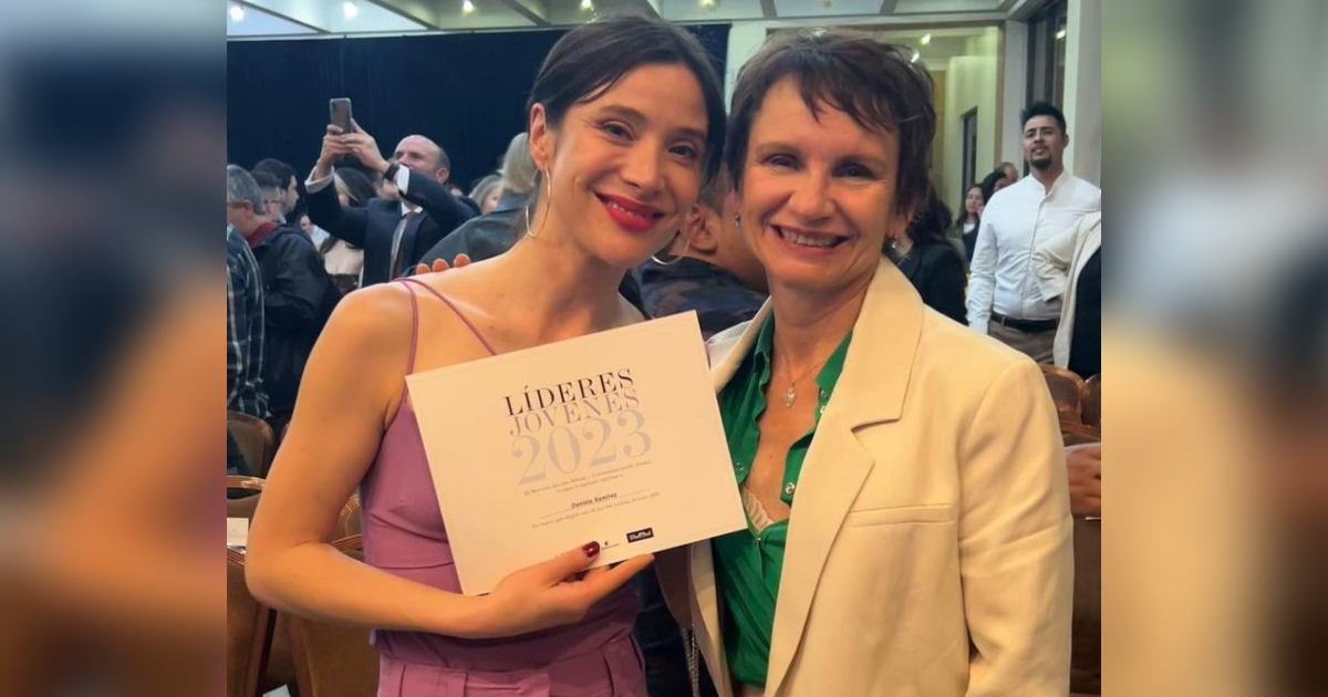 Daniela Ramírez fue reconocida como una de las 100 jóvenes líderes: sorprendió con primaveral look