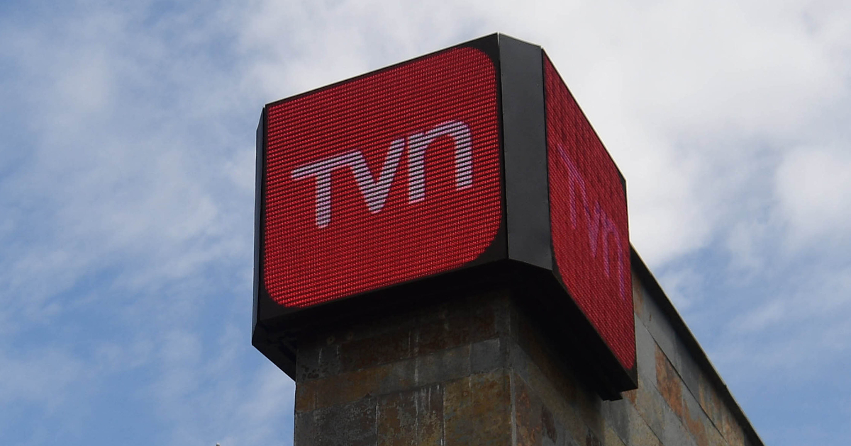 Importante renuncia remece a TVN: director de programación dejó el cargo tras 15 meses
