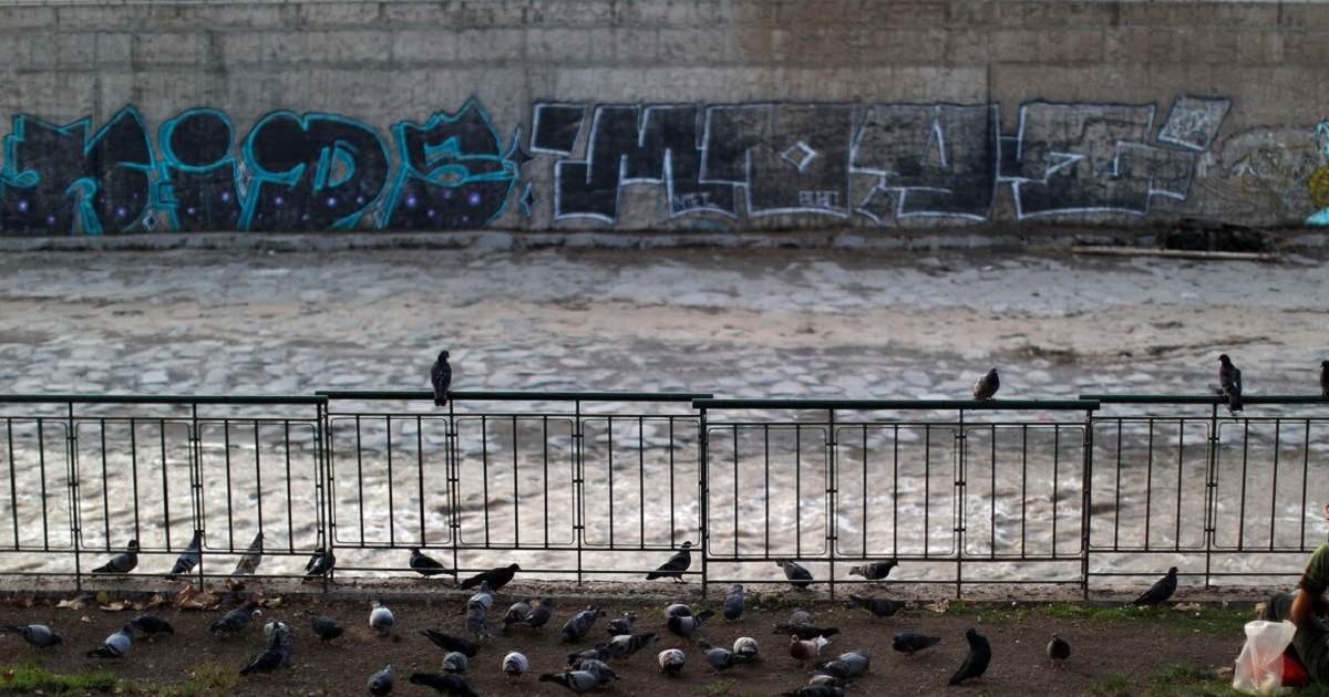 Hallan cadáver de una mujer en el lecho del río Mapocho: transeúntes dieron alerta